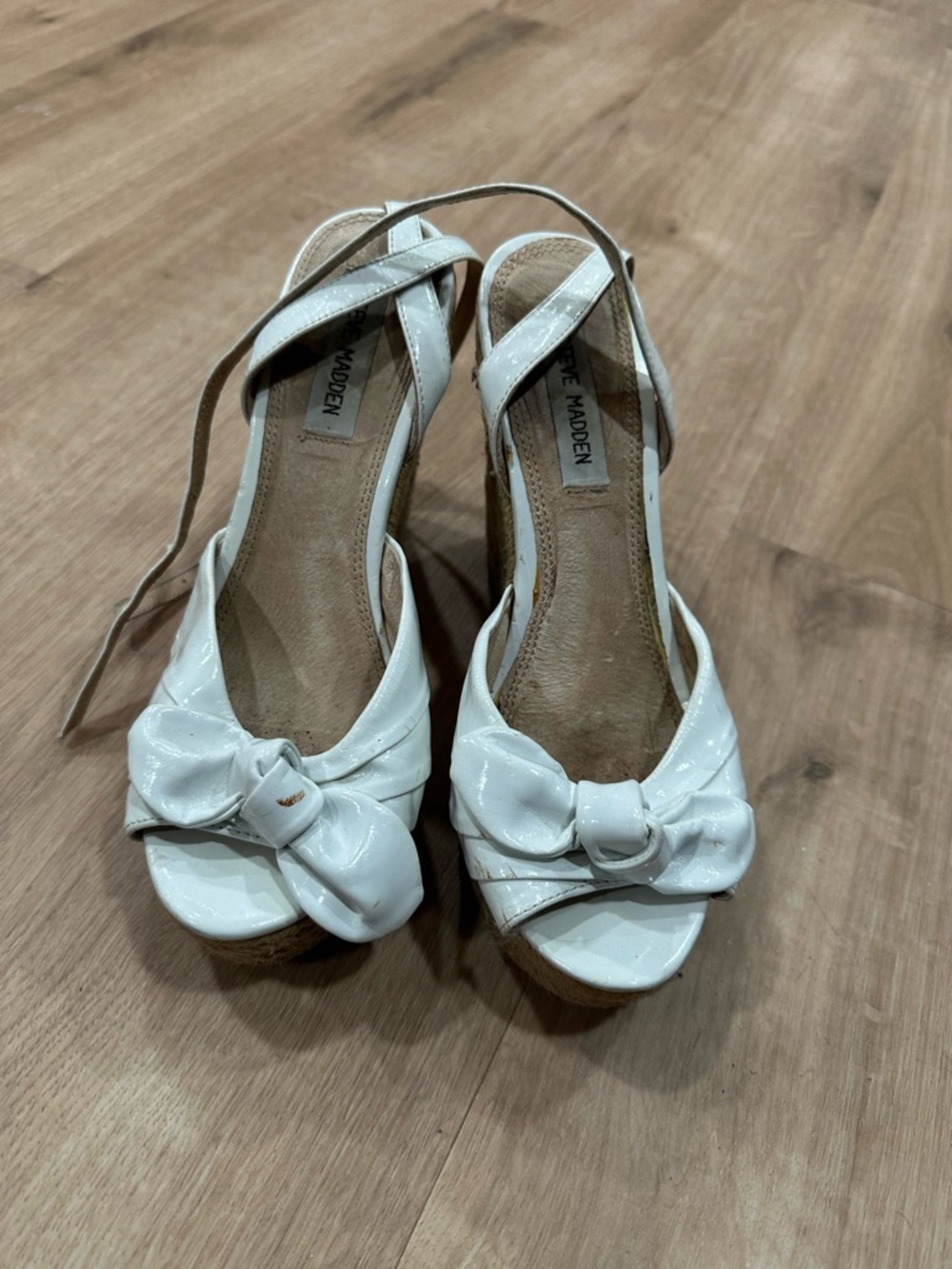 Steve Madden White Bow Peep-Toe Wedge Sandals